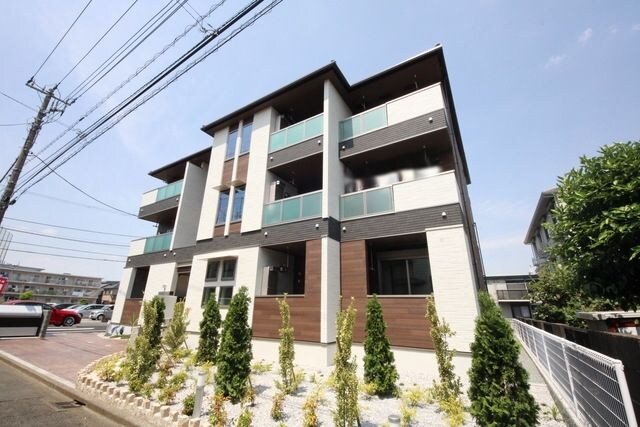 クリスタルメゾン　しらかばの物件外観写真