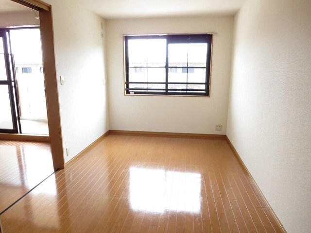 パイン・ヒルズ参番館の物件内観写真