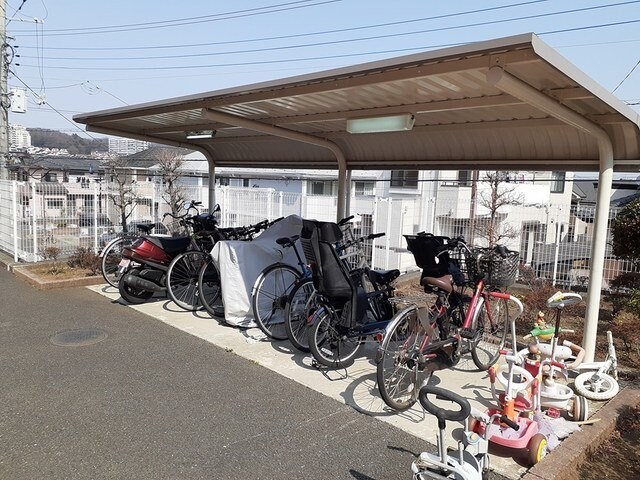 パイン・ヒルズ参番館の物件内観写真