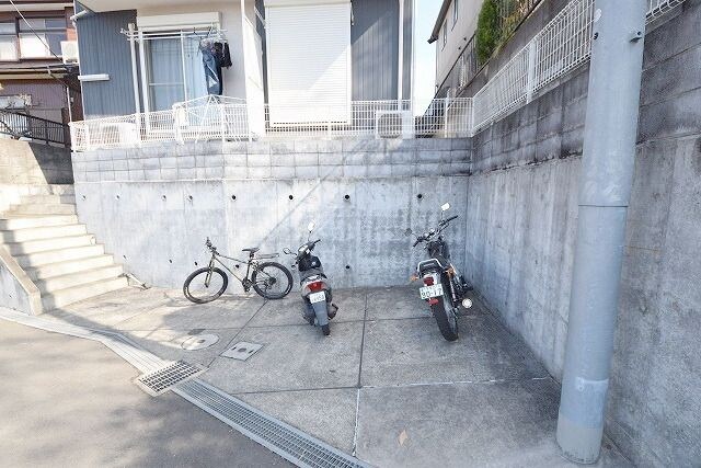 アザレ岡上　の物件内観写真