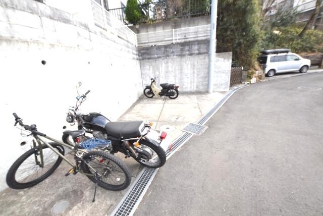 アザレ岡上　の物件内観写真