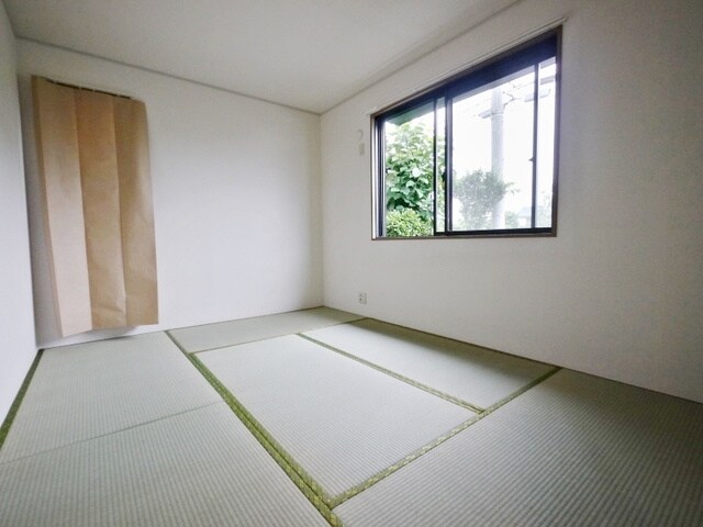 クイーンズコートの物件内観写真