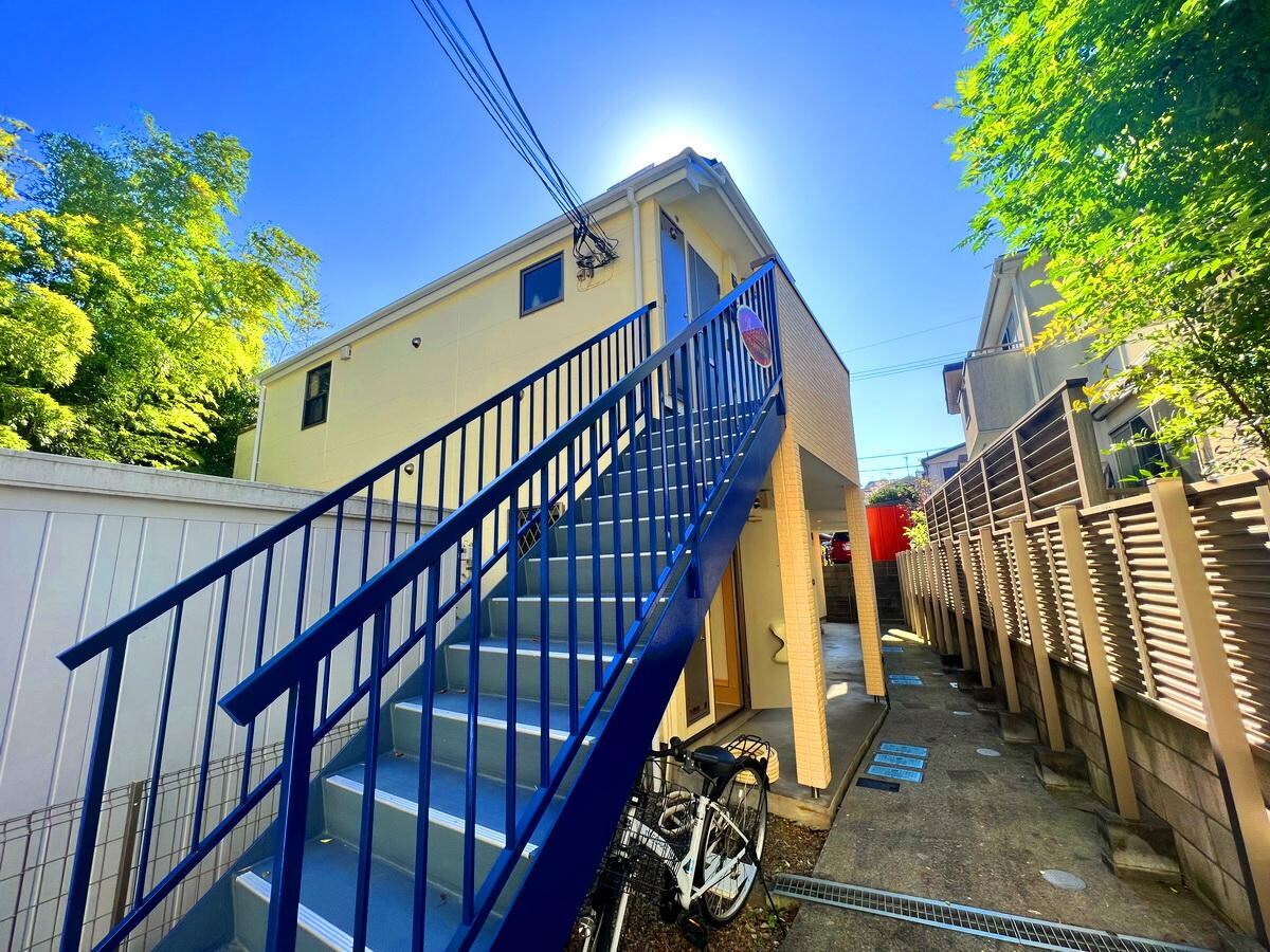 アザレ読売ランドＤ棟の物件外観写真