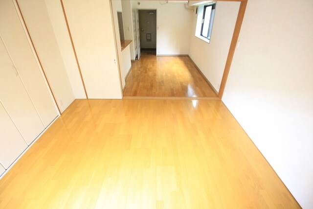 鶴牧ガーデンズの物件内観写真