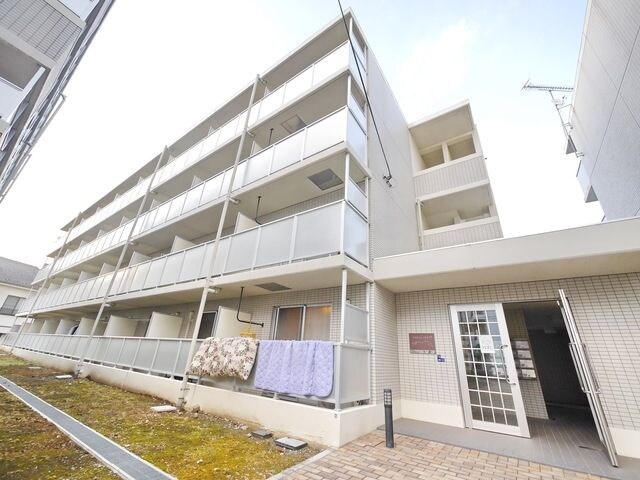 レオパレスパルコートＡの物件外観写真