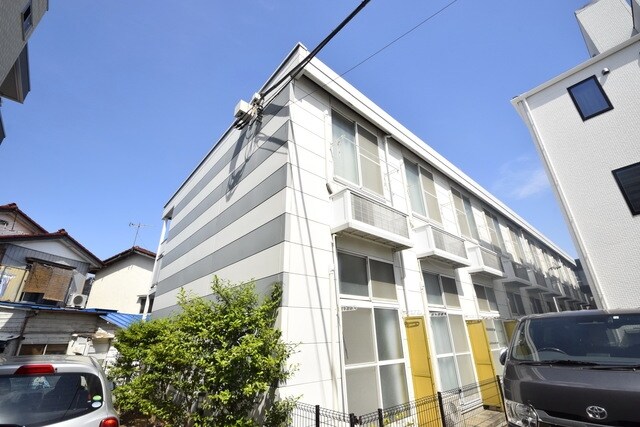 レオパレスレアルの物件外観写真