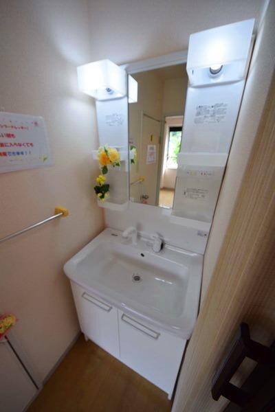 ファミリーカーサの物件内観写真