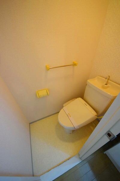 ファミリーカーサの物件内観写真