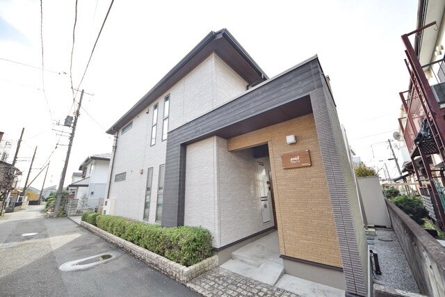 グリュースの物件外観写真