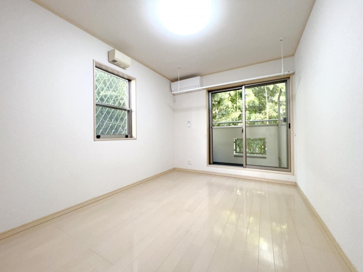 アザレ読売ランドＤ棟の物件内観写真