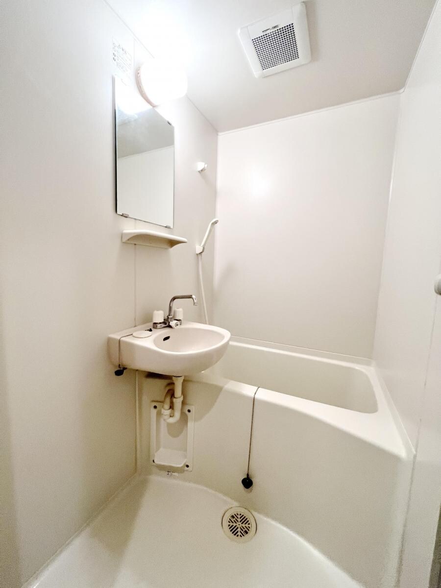 アザレ読売ランドＤ棟の物件内観写真