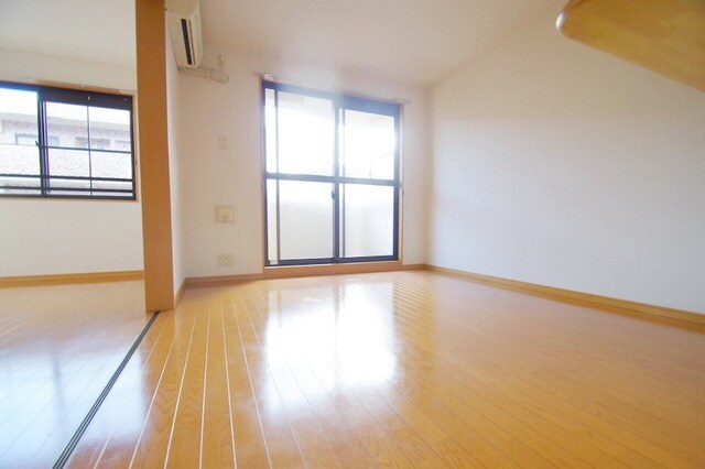 パイン・ヒルズ参番館の物件内観写真