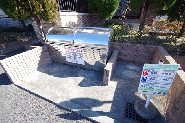 パイン・ヒルズ参番館の物件内観写真