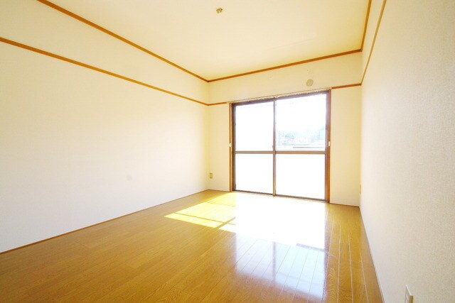 ニュークレセントビルの物件内観写真