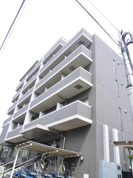 ＲＥＳＰＥＣＴ　ＴＨＲＥＥの物件外観写真