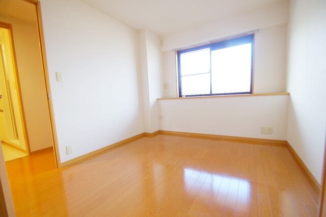 パイン・ヒルズ参番館の物件内観写真