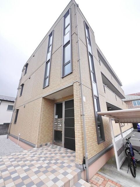 リヴェール石田の物件外観写真