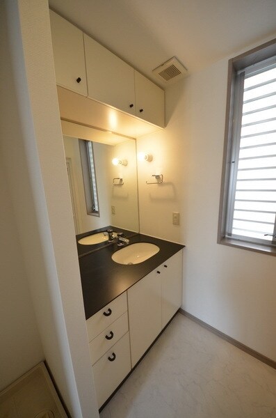 ＬＡＮＡＩ　ＧＲＡＣＥ　ＫＵＮＩＴＡＣＨＩの物件内観写真