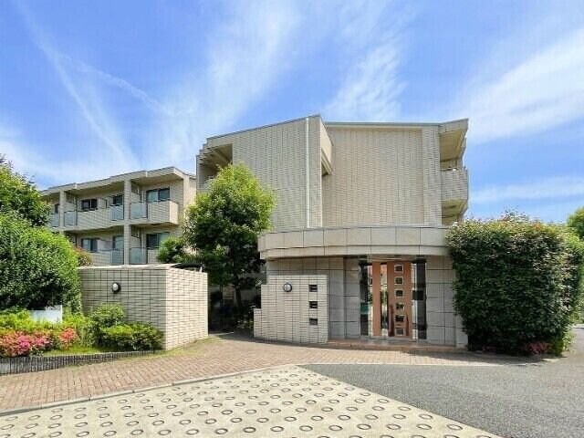 ドルフ喜多見の物件外観写真