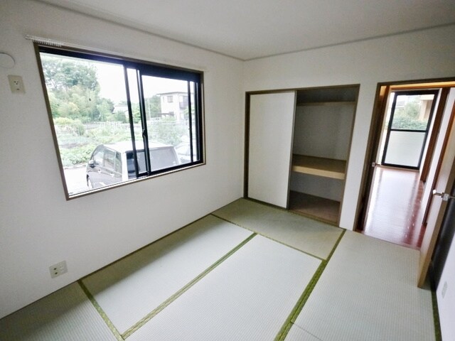 クイーンズコートの物件内観写真