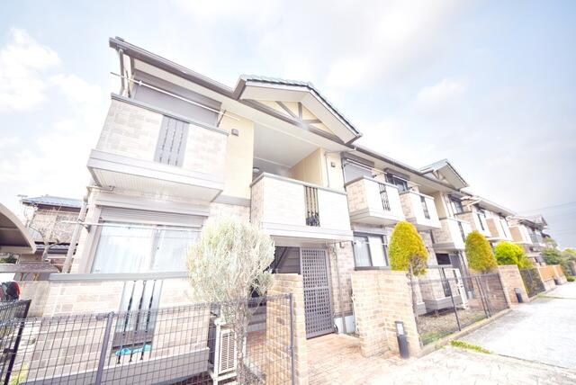 グロリアＡ棟の物件外観写真