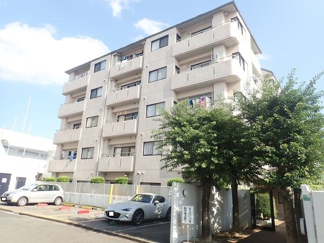 グランドハイツ氷川台の物件外観写真