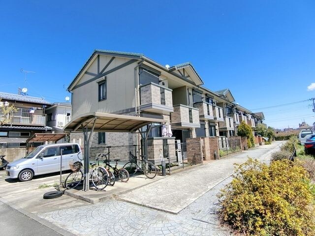 グロリアＡ棟の物件外観写真