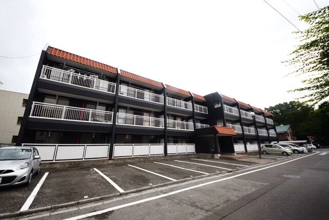 石川マンションの物件外観写真