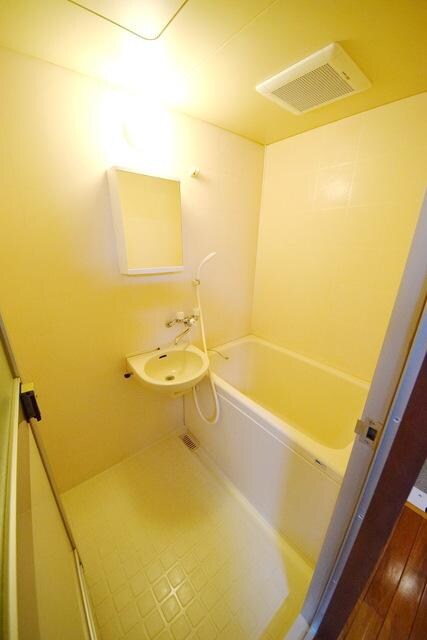 フローラルマンションの物件内観写真