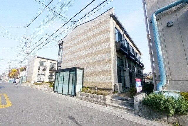 レオパレスウエスト本郷Iの物件外観写真