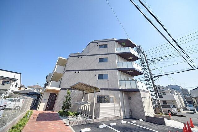 ラフレ東川口の物件外観写真