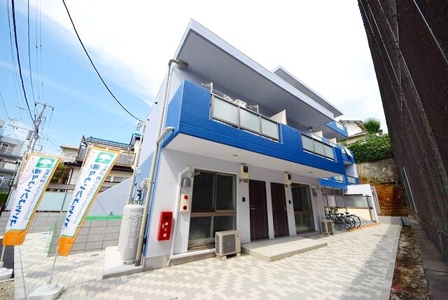 テラン根岸の物件外観写真