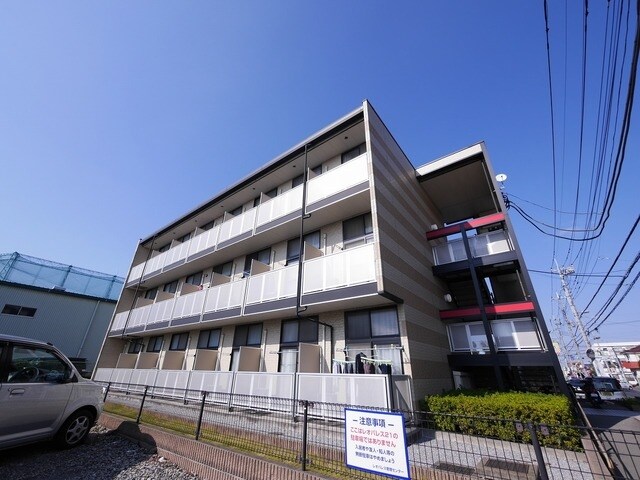 レオパレスブルージュの物件外観写真