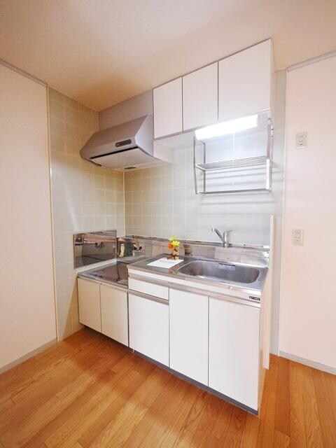 吉川タウンハウス IIの物件内観写真