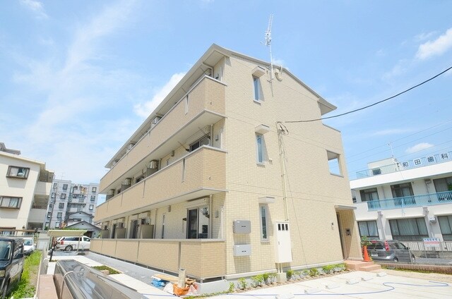 エスト・レザンの物件外観写真