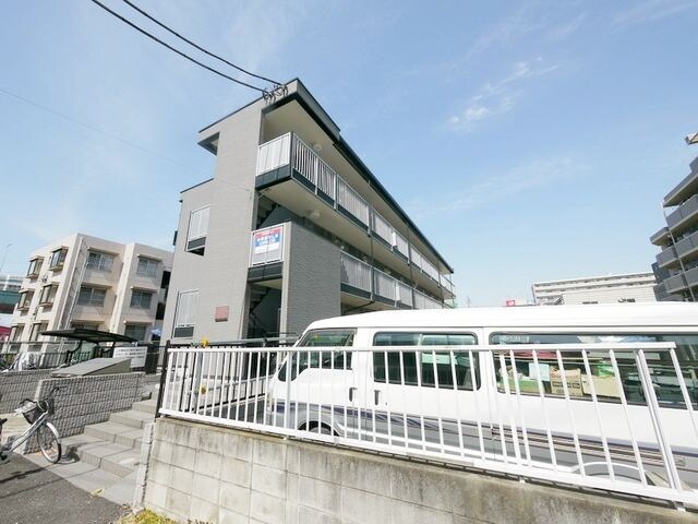 レオパレスグランダームの物件外観写真