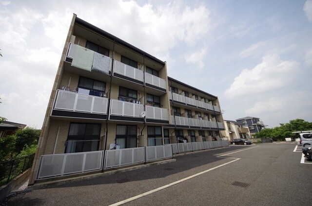 レオパレスクラッセの物件外観写真