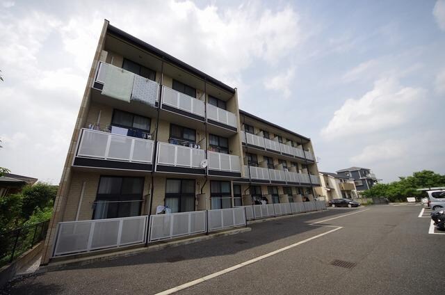 レオパレスクラッセの物件外観写真