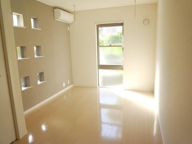 ＵＲＢＡＮ　ＣＯＵＲＴ　ＢＲＩＬＬＥＲの物件内観写真