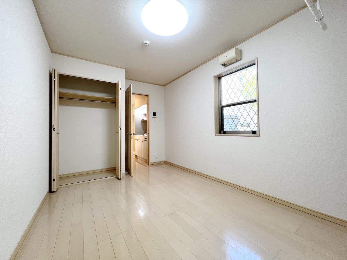 アザレ読売ランドＤ棟の物件内観写真