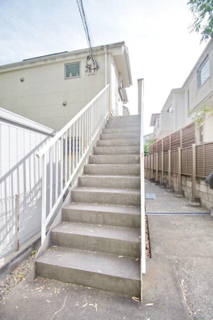 アザレ読売ランドＤ棟の物件内観写真