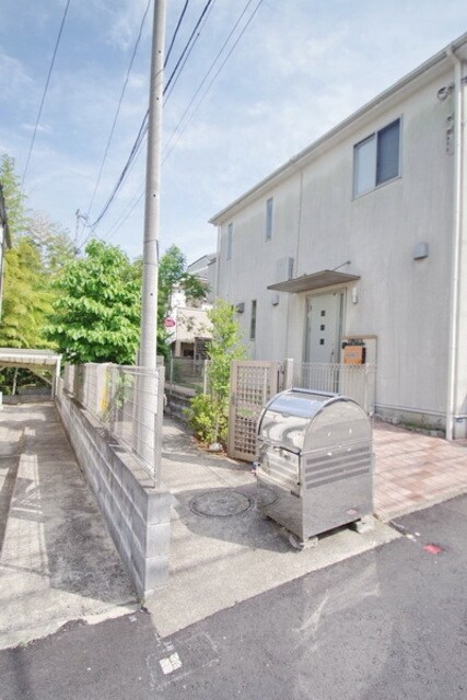 アザレ読売ランドＤ棟の物件内観写真