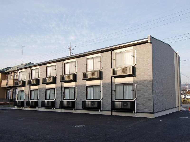 レオパレスルピナスの物件外観写真