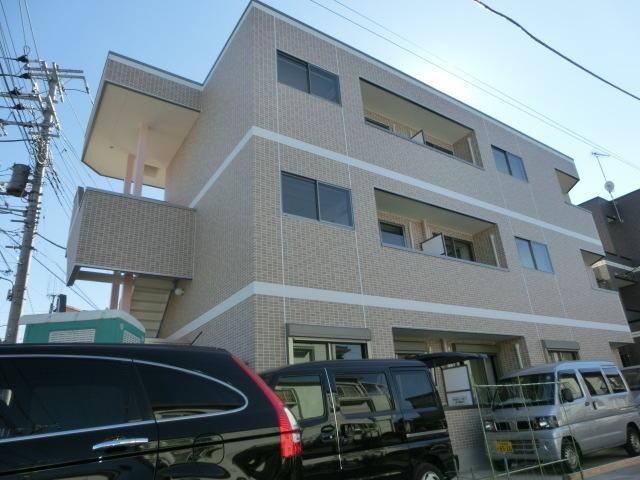 アンブラッセの物件外観写真