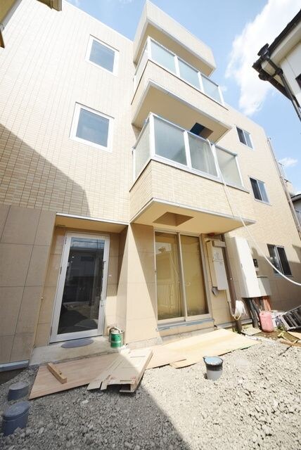 クリスタルガーデンの物件外観写真