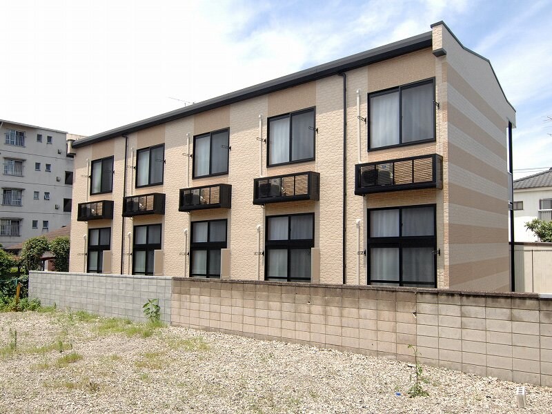 レオパレスパインズ２号の物件外観写真