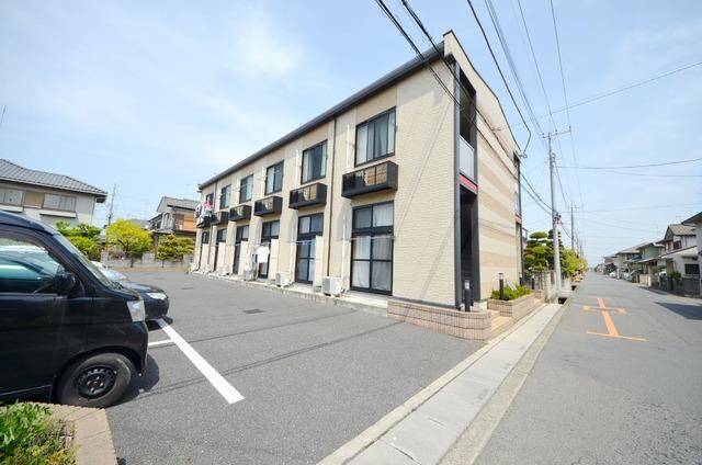 レオパレスフレッサの物件外観写真