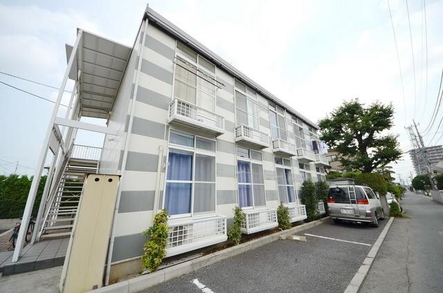 レオパレスグリーンヒルの物件外観写真