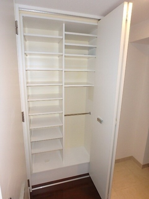 ロネスタＲ文京護国寺の物件内観写真