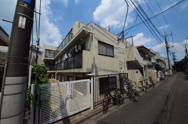 エステーム下高井戸の物件外観写真